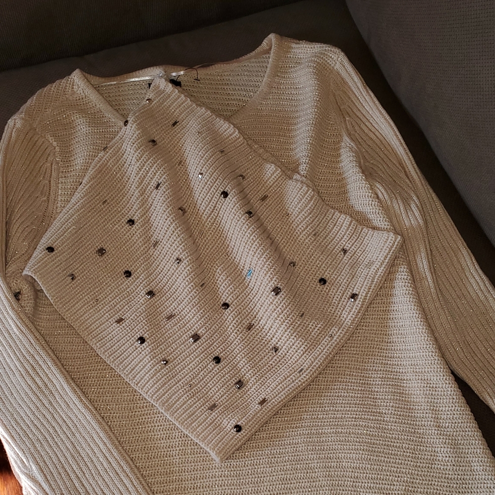 Sweater and neck warmer
